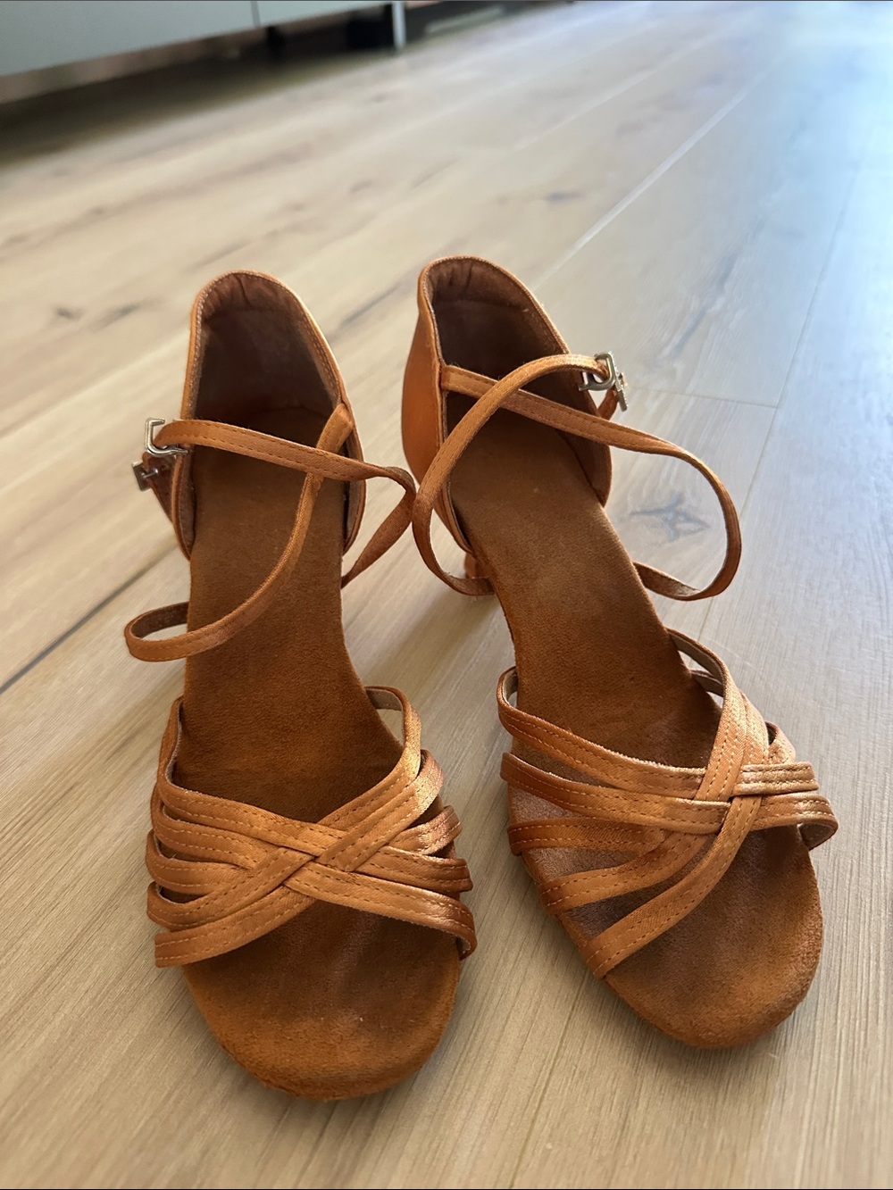 Women’s Strappy Ankle‑Tie Sandals in Tan